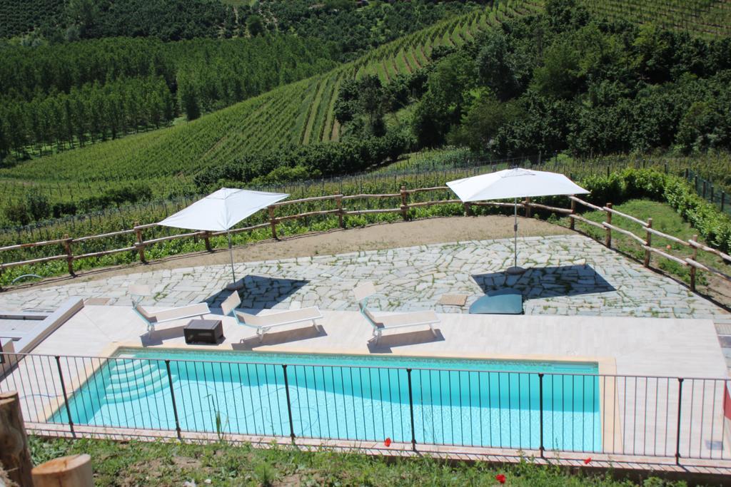 Poggio Dei Farinetti Bed & Breakfast Diano d'Alba Ngoại thất bức ảnh